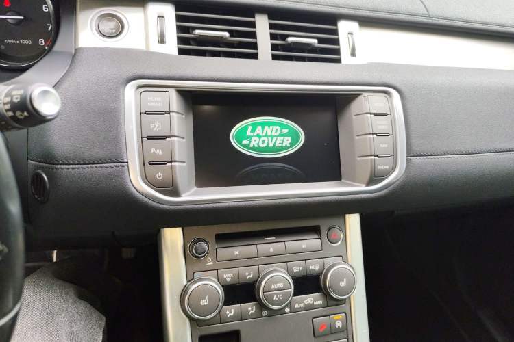 Used Land Rover Range Evoque 2014 2.0T 5-Door Luxury Edition Audio And AC Panel