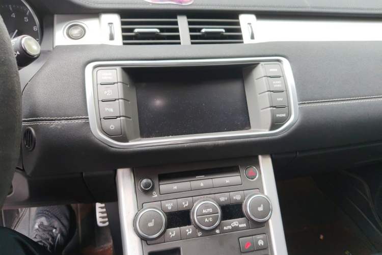 Used Land Rover Range Evoque 2014 2.0T 5-Door Ignite Edition Audio And AC Panel