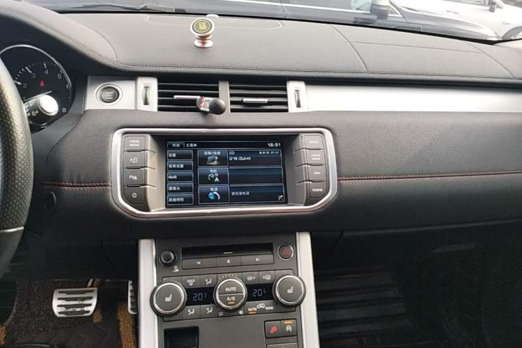 Used Land Rover Range Evoque 2014 2.0T 5-Door Ignite Edition Audio And AC Panel