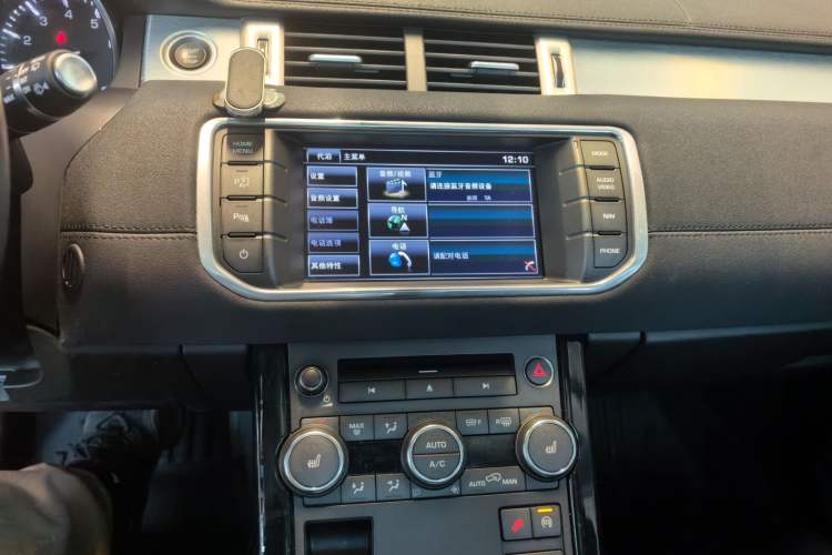 Used Land Rover Range Evoque 2014 2.0T 5-Door Luxury Edition Audio And AC Panel