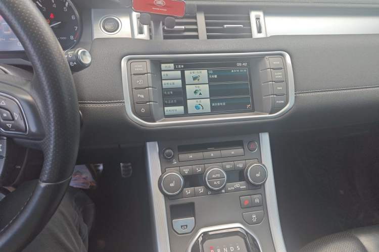 Used Land Rover Range Evoque 2014 2.0T 5-Door Ignite Edition Audio And AC Panel