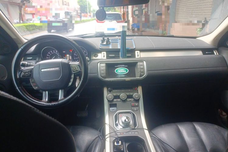 Used Land Rover Range Evoque 2014 2.0T 5-Door Luxury Edition Center Console