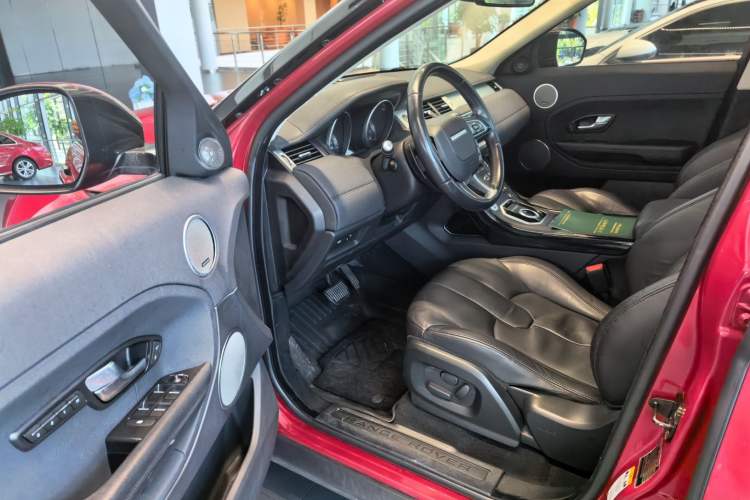 Used Land Rover Range Evoque 2014 2.0T 5-Door Luxury Edition Driver Seat