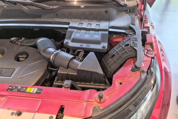 Used Land Rover Range Evoque 2014 2.0T 5-Door Luxury Edition Engine Bay Left