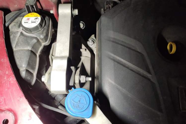 Used Land Rover Range Evoque 2014 2.0T 5-Door Ignite Edition Engine Bay Right