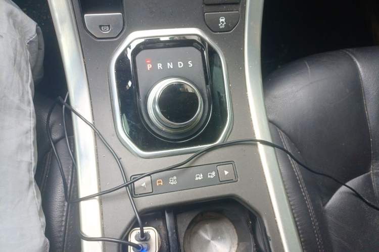 Used Land Rover Range Evoque 2014 2.0T 5-Door Luxury Edition Gear Lever