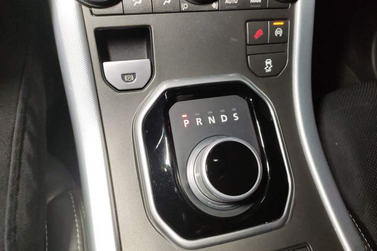 Used Land Rover Range Evoque 2014 2.0T 5-Door Ignite Edition Gear Lever