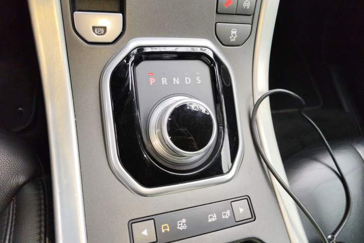 Used Land Rover Range Evoque 2014 2.0T 5-Door Luxury Edition Gear Lever