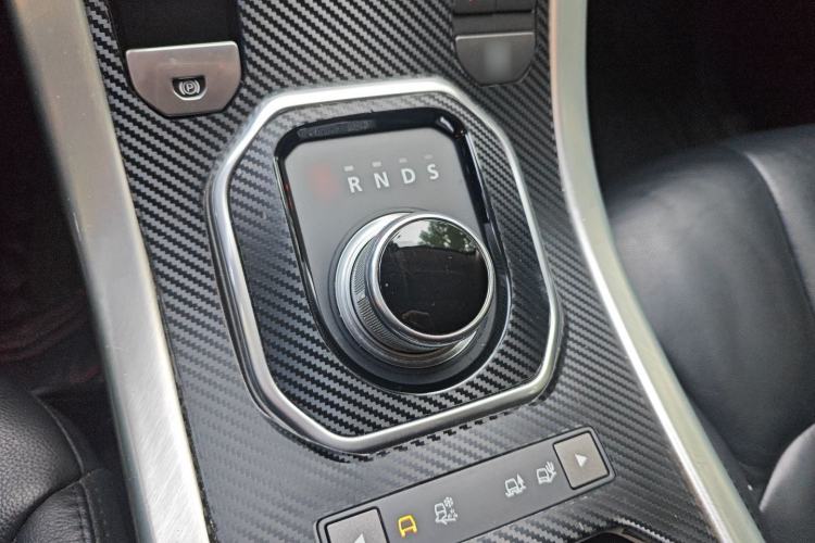 Used Land Rover Range Evoque 2014 2.0T 5-Door Luxury Edition Gear Lever