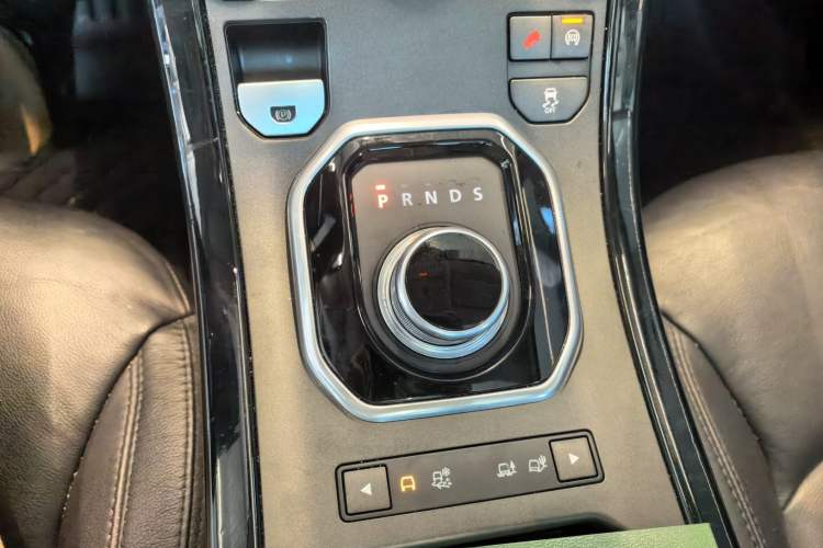 Used Land Rover Range Evoque 2014 2.0T 5-Door Luxury Edition Gear Lever