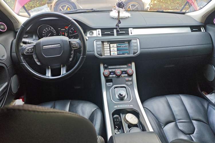 Used Land Rover Range Evoque 2014 2.0T 5-Door Luxury Edition Interior 2