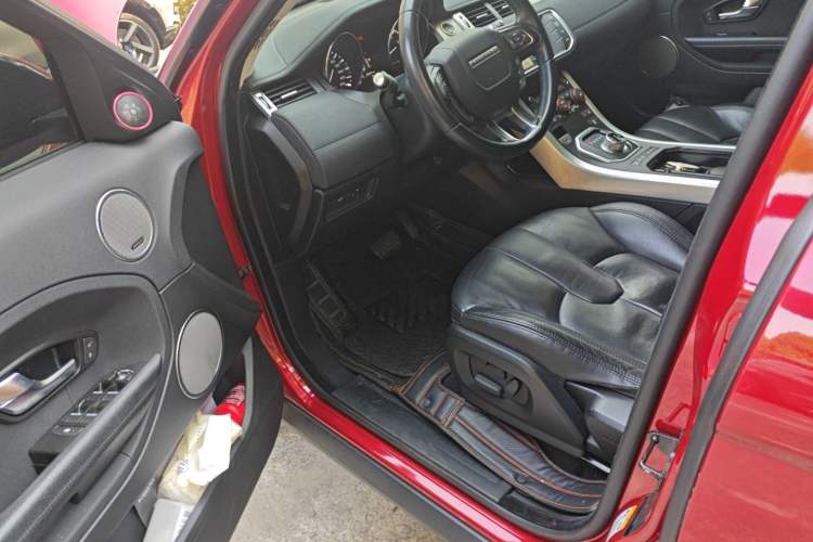 Used Land Rover Range Evoque 2014 2.0T 5-Door Luxury Edition Interior 3