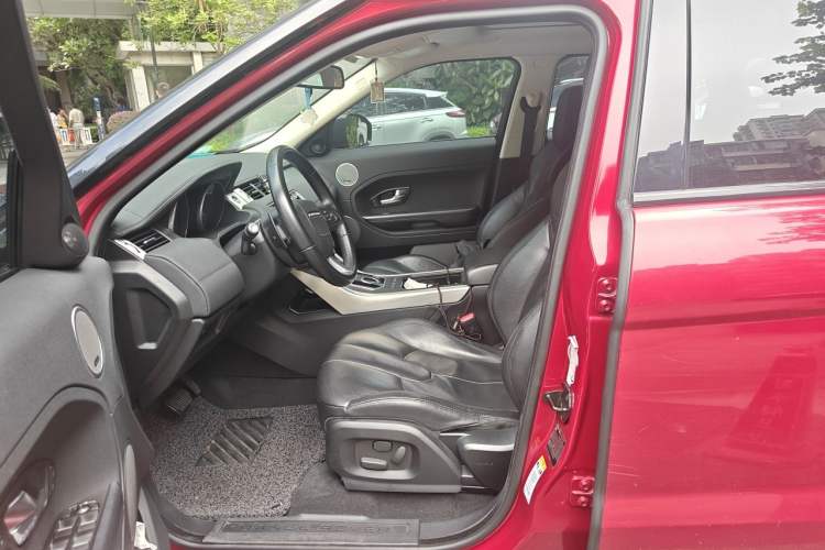 Used Land Rover Range Evoque 2014 2.0T 5-Door Luxury Edition Left Front Seat