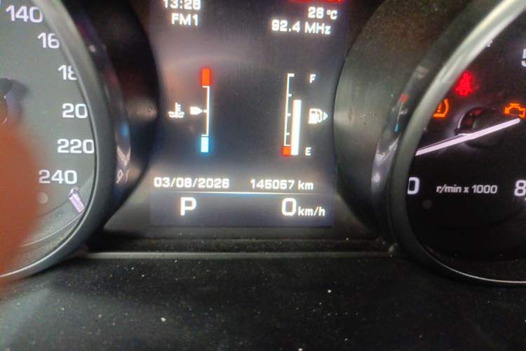 Used Land Rover Range Evoque 2014 2.0T 5-Door Luxury Edition Odometer Close Up