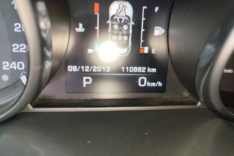 Used Land Rover Range Evoque 2014 2.0T 5-Door Luxury Edition Odometer Close Up