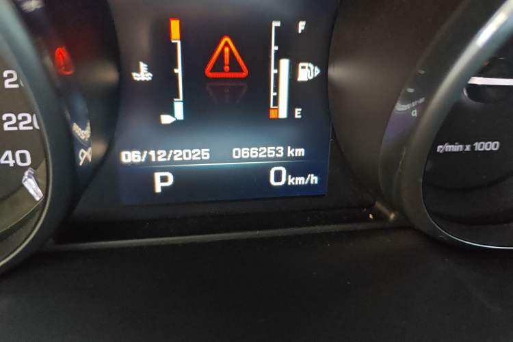 Used Land Rover Range Evoque 2014 2.0T 5-Door Luxury Edition Odometer Close Up