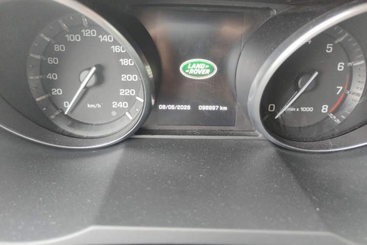 Used Land Rover Range Evoque 2014 2.0T 5-Door Luxury Edition Odometer Close Up