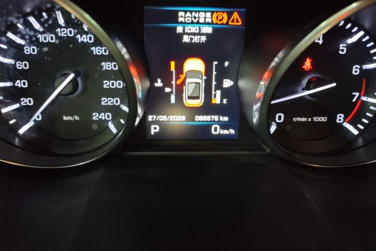 Used Land Rover Range Evoque 2014 2.0T 5-Door Christmas Limited Edition Odometer Close Up