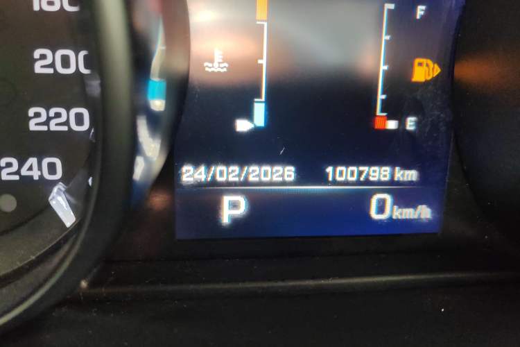 Used Land Rover Range Evoque 2014 2.0T 5-Door YAOZHEN Edition Odometer Close Up