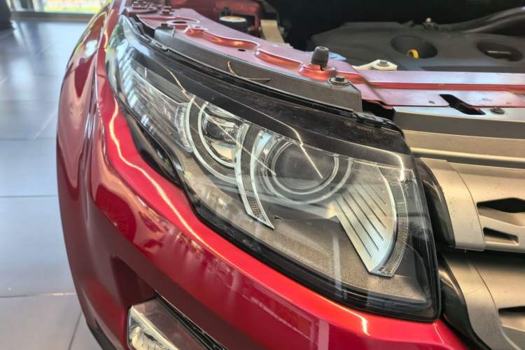 Used Land Rover Range Evoque 2014 2.0T 5-Door Luxury Edition Right Front Headlight