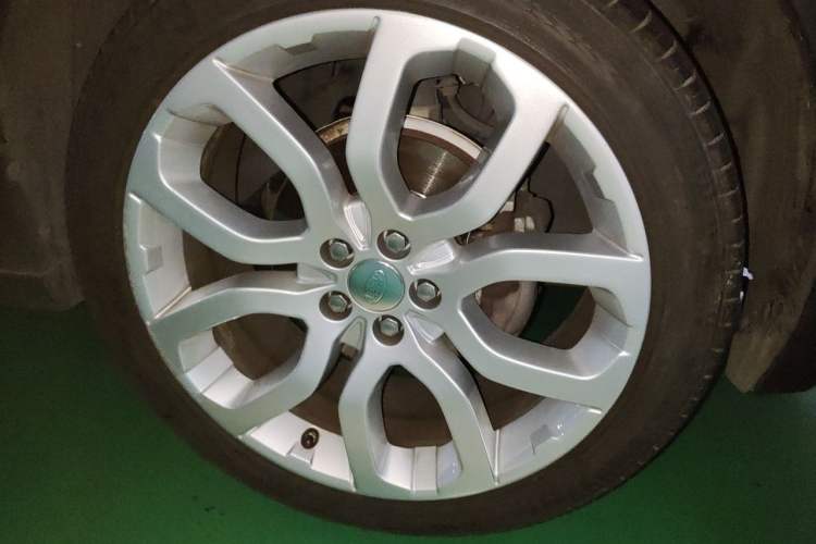 Used Land Rover Range Evoque 2014 2.0T 5-Door Ignite Edition Right Front Wheel Hub