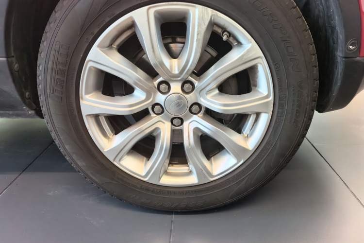 Used Land Rover Range Evoque 2014 2.0T 5-Door Luxury Edition Right Front Wheel Hub