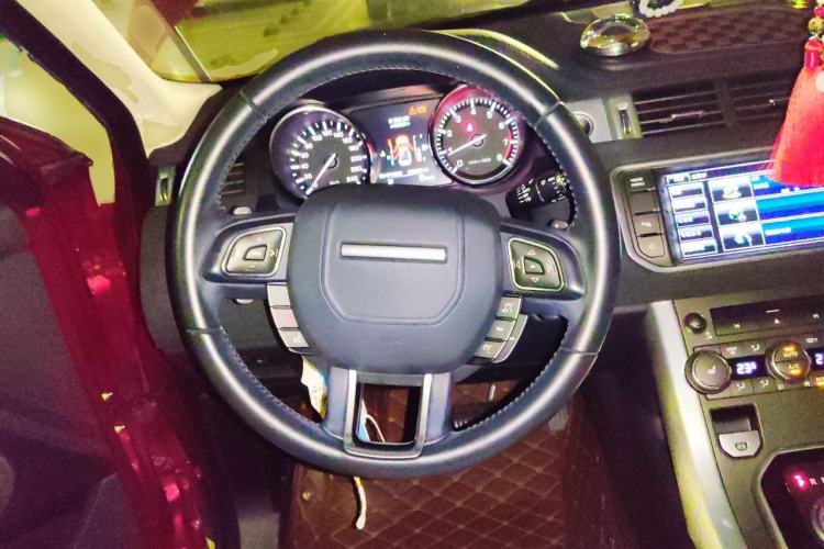 Used Land Rover Range Evoque 2014 2.0T 5-Door Luxury Edition Steering Wheel