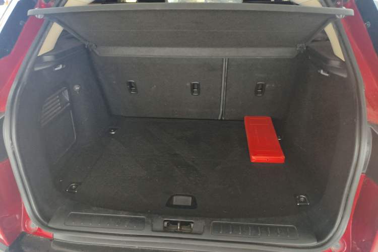 Used Land Rover Range Evoque 2014 2.0T 5-Door YAOZHEN Edition Trunk