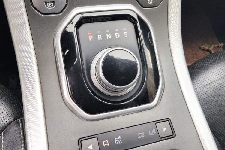 Used Land Rover Range Evoque 2014 2.0T 5-Door Ignite Edition Gear Lever