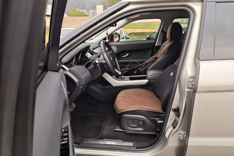 Used Land Rover Range Evoque 2014 2.0T 5-Door Ignite Edition Left Front Seat