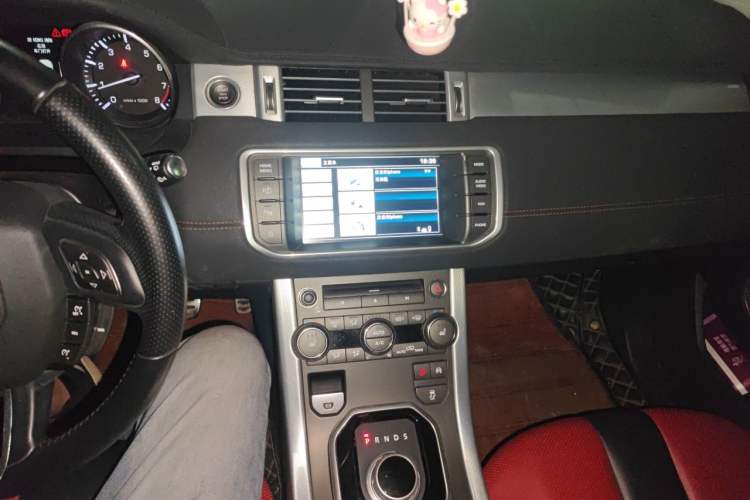 Used Land Rover Range Evoque 2014 2.0T 5-Door Ignite Edition Audio And AC Panel