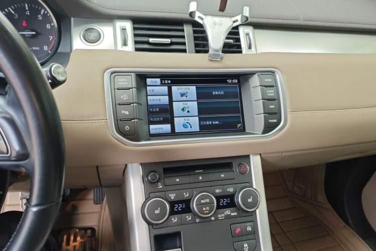 Used Land Rover Range Evoque 2014 2.0T 5-Door Luxury Edition Audio And AC Panel