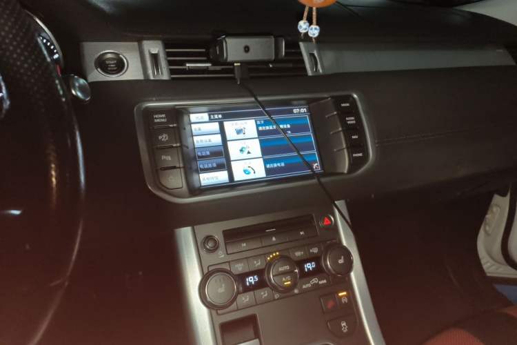 Used Land Rover Range Evoque 2014 2.0T 5-Door Ignite Edition Audio And AC Panel