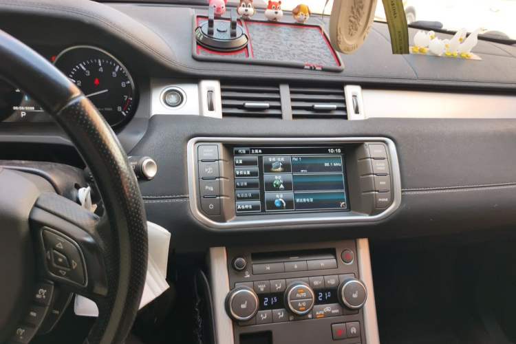 Used Land Rover Range Evoque 2014 2.0T 5-Door Ignite Edition Audio And AC Panel