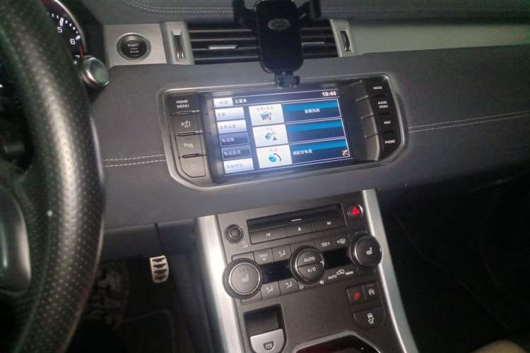 Used Land Rover Range Evoque 2014 2.0T 5-Door Ignite Edition Audio And AC Panel