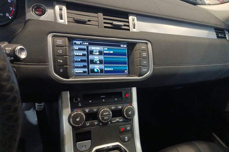 Used Land Rover Range Evoque 2014 2.0T 5-Door Ignite Edition Audio And AC Panel
