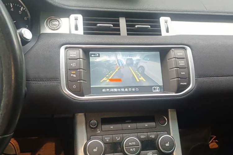 Used Land Rover Range Evoque 2014 2.0T 5-Door Luxury Edition Audio And AC Panel