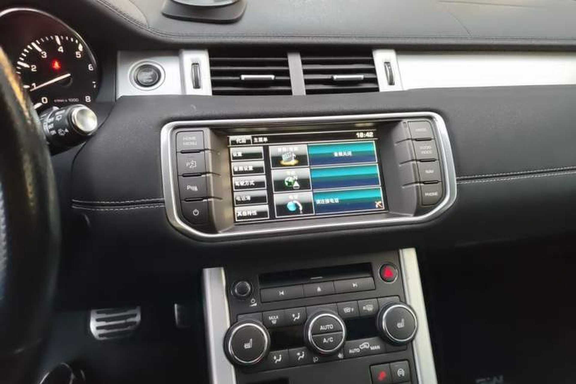 Used Land Rover Range Evoque 2014 2.0T 5-Door Ignite Edition Audio And AC Panel