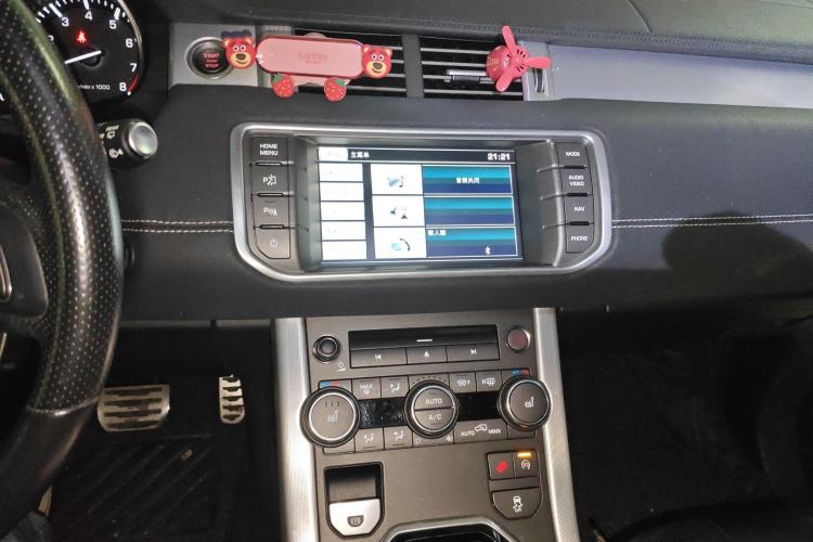 Used Land Rover Range Evoque 2014 2.0T 5-Door Ignite Edition Audio And AC Panel