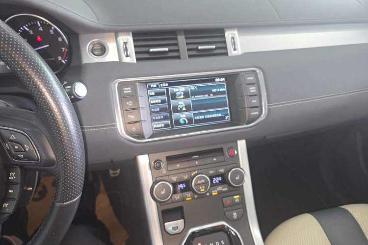 Used Land Rover Range Evoque 2014 2.0T 5-Door Ignite Edition Audio And AC Panel