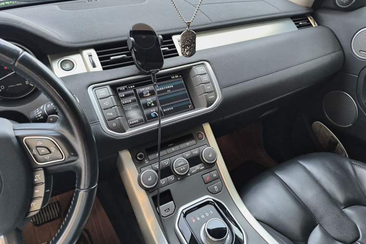 Used Land Rover Range Evoque 2014 2.0T 5-Door Luxury Edition Audio And AC Panel