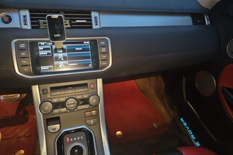 Used Land Rover Range Evoque 2014 2.0T 5-Door Ignite Edition Audio And AC Panel