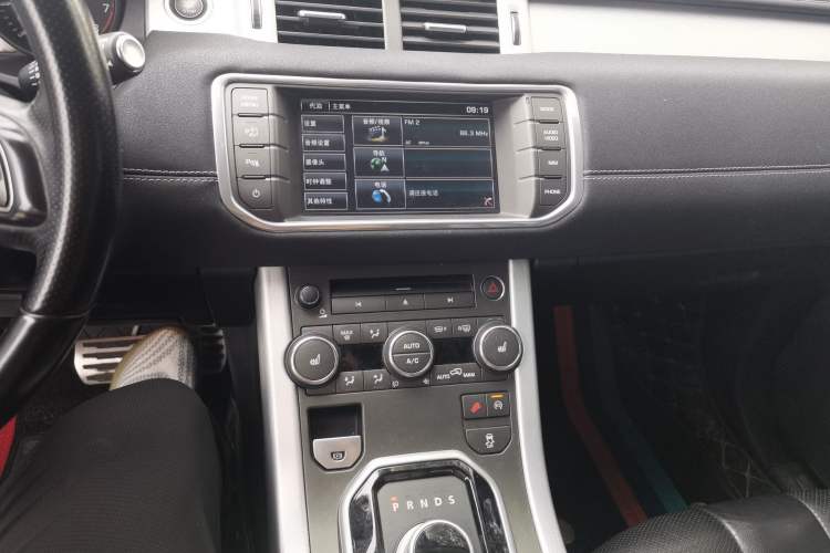 Used Land Rover Range Evoque 2014 2.0T 5-Door Ignite Edition Audio And AC Panel