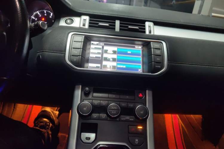 Used Land Rover Range Evoque 2014 2.0T 5-Door Ignite Edition Audio And AC Panel