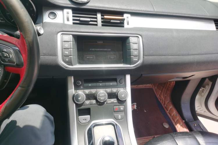 Used Land Rover Range Evoque 2014 2.0T 5-Door Luxury Edition Audio And AC Panel