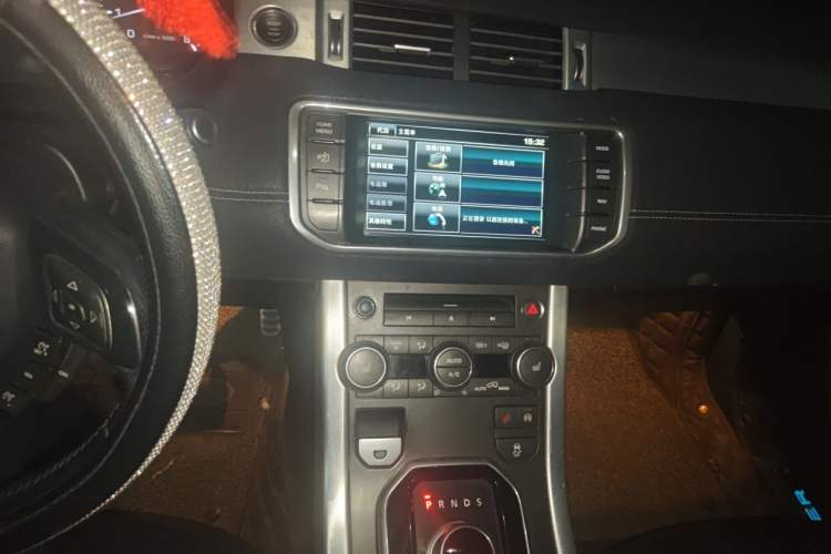 Used Land Rover Range Evoque 2014 2.0T 5-Door Ignite Edition Audio And AC Panel