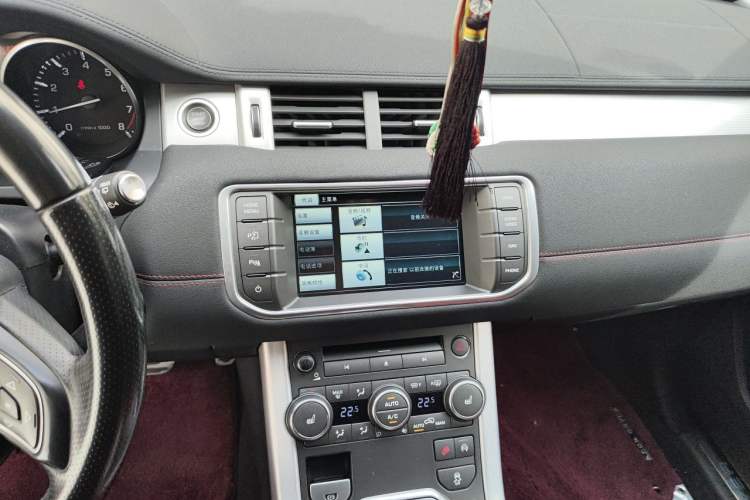 Used Land Rover Range Evoque 2014 2.0T 5-Door Luxury Edition Audio And AC Panel