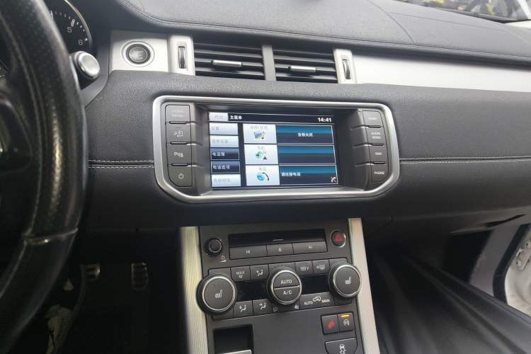 Used Land Rover Range Evoque 2014 2.0T 5-Door Ignite Edition Audio And AC Panel