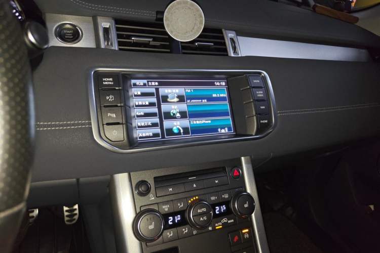 Used Land Rover Range Evoque 2014 2.0T 5-Door Ignite Edition Audio And AC Panel