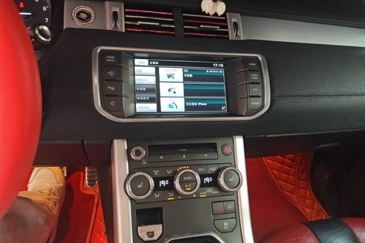 Used Land Rover Range Evoque 2014 2.0T 5-Door Ignite Edition Audio And AC Panel